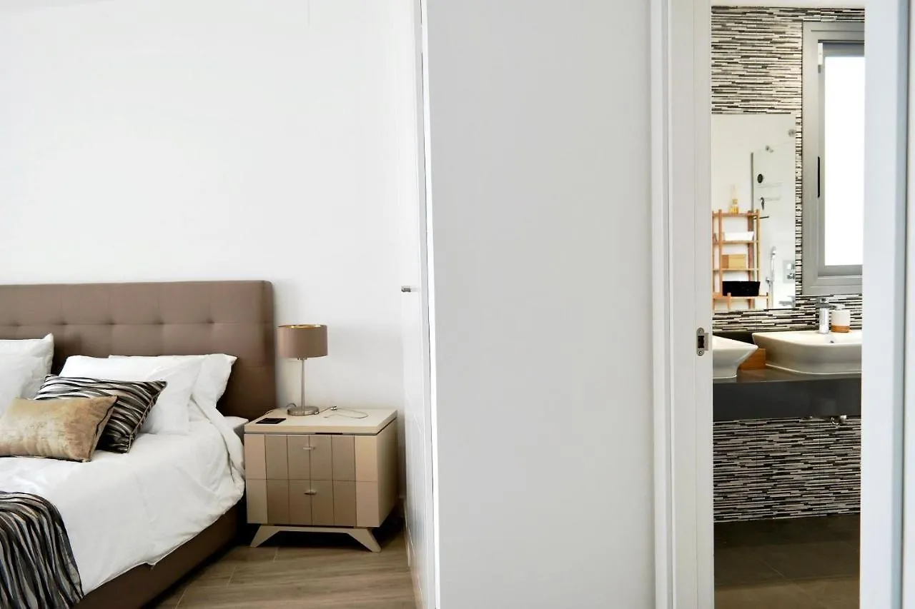 Luxurious Vacational Home With 3 Bedrooms And Pool At Cabopino Golf Marbella By Solrentspain Apartment